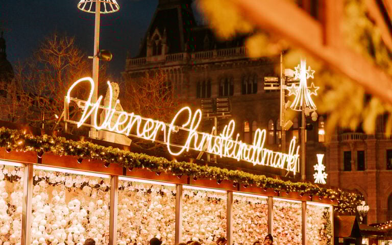 Christkindlmarkt, Rathausplatz / Christmas Market, Rathausplatz