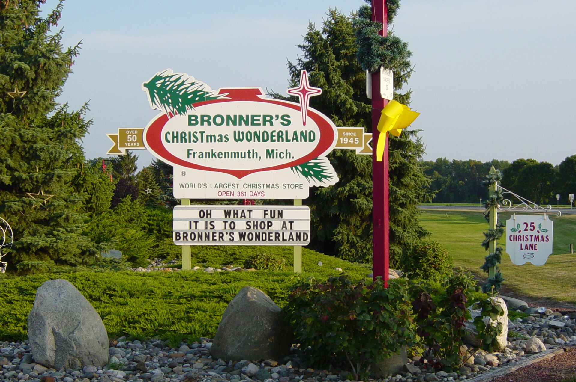Bronner's Christmas Wonderland sign at the entrance to Christmas Lane in Frankenmuth MI
